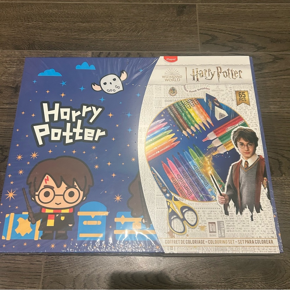 Harry Potter Coloring Book and Art Set - Picture 3 of 7
